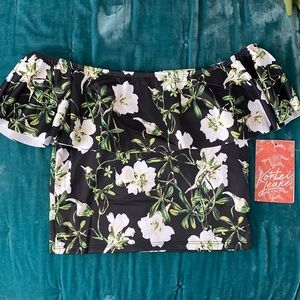 Kortni Jeane Ruffled Around Top